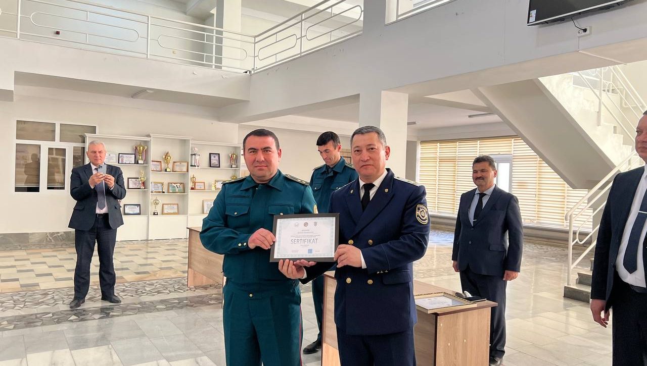 Бухоро: Қийноққа қарши кураш машғулотлари тингловчиларига сертификатлар топширилди