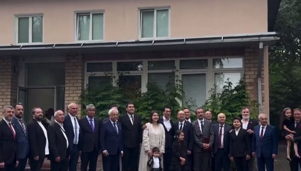 Чингиз Айтматов уй-музейига Ўзбекистонда нашр этилган китоблар тақдим этилди