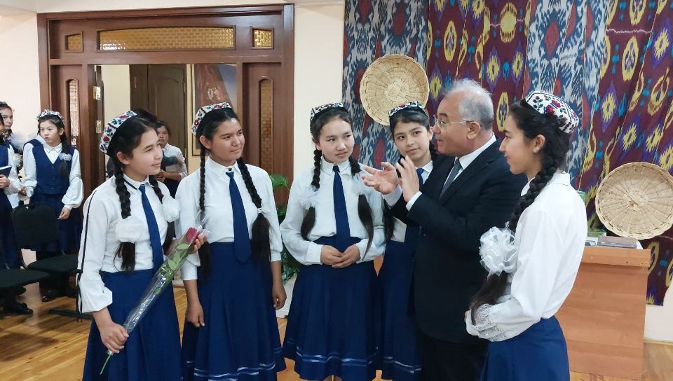 Жиззахдаги ижод мактабида “Уч авлод” учрашуви бўлди