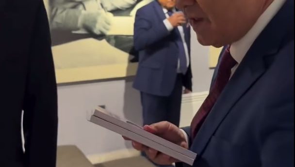 Чингиз Айтматов уй-музейига Ўзбекистонда нашр этилган китоблар тақдим этилди