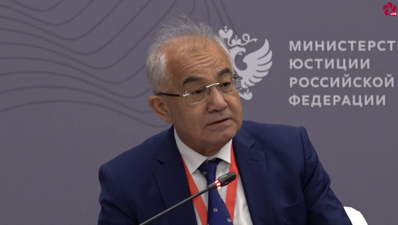 Акмал Саидов намунавий қонун ижодкорлиги истиқболларига бағишлаб  Санкт-Петербургда ўтказилган давра суҳбатида қатнашди