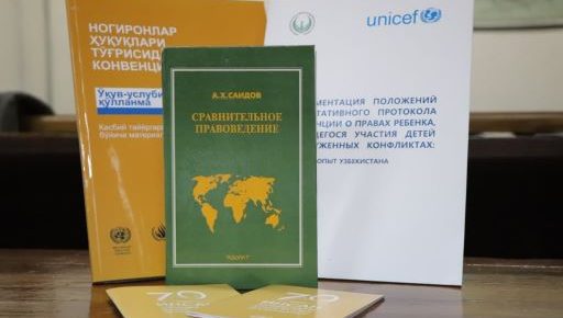 Национальный Центр Республики Узбекистан по правам человека подарил книги Юридической клинике Университета Мировой Экономики и Дипломатии