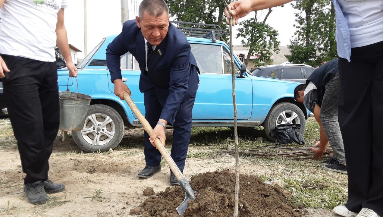 Акмал Саидов Жиззахдаги “Яшил макон” умуммиллий акциясида қатнашди