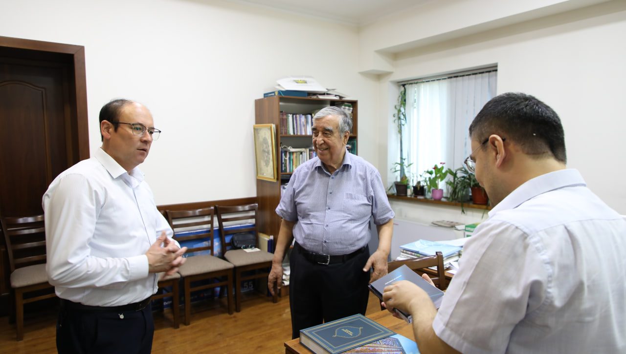 USTOZ JURNALISTNING EZGU TASHABBUSI