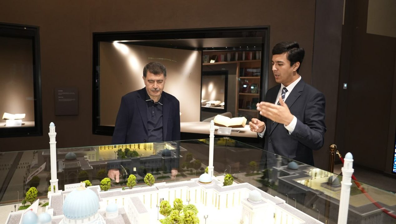 Turkiya delegatsiyasi vakillari Islom sivilizatsiyasi markazi bilan tanishdi