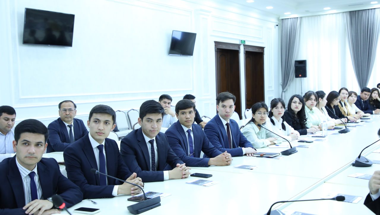 Дебат-клубнинг навбатдаги йиғилиши аёллар ҳуқуқларига бағишланди