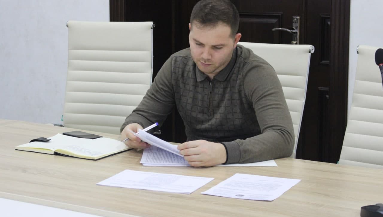 “Ўзбекистон Республикасининг Фуқаролик кодексига қийноққа солишдан жабрланганларга етказилган зарарни қоплаш тартибини такомиллаштиришга қаратилган қўшимчалар киритиш тўғрисида”ги қонун лойиҳаси муҳокама қилинмоқда.