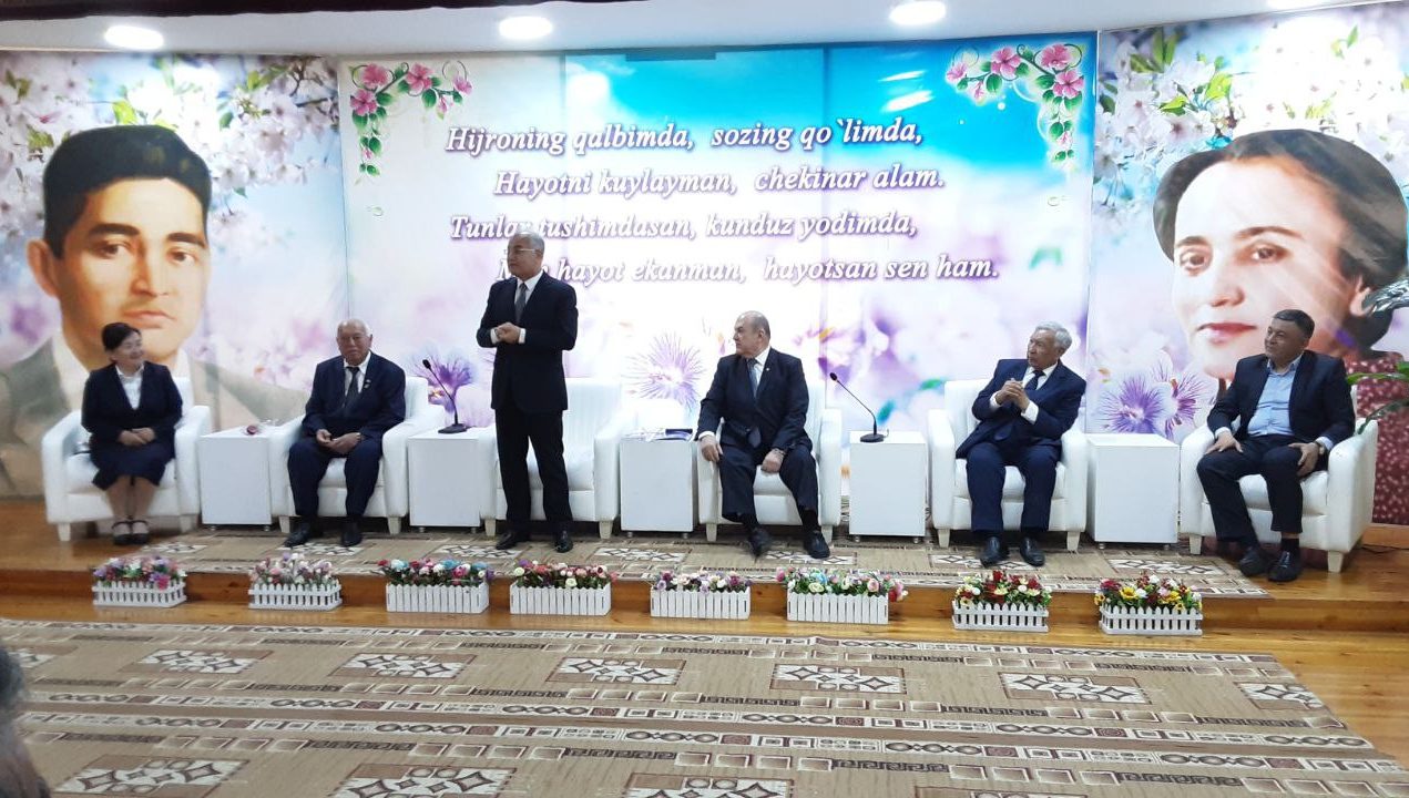 Жиззахдаги ижод мактабида “Уч авлод” учрашуви бўлди