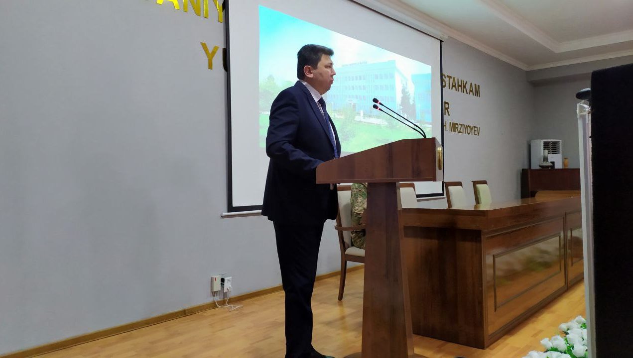 Фарғона “Темурбеклар мактаби” ҳарбий-академик лицейида “Инсон ҳуқуқлари хафталиги” доирасида шахсий таркибнинг ҳуқуқий саводхонлигини ошириш, коррупция ҳолатларининг олдини олиш ва унинг салбий оқибатларини тушунтириш мақсадида Фарғона вилоят маъмурий суди раиси  Дониёрхўжа Махаматов иштирокида «Инсон ҳуқуқлари - олий қадрият» мавзусида мулоқот ташкил этилди.