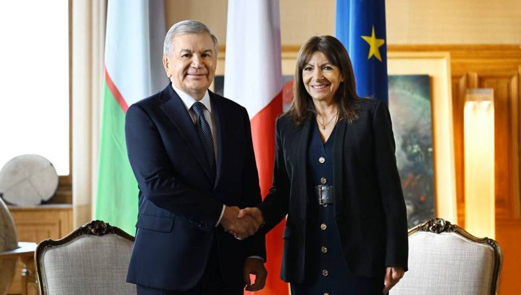 The President of Uzbekistan meets with the Mayor of Paris