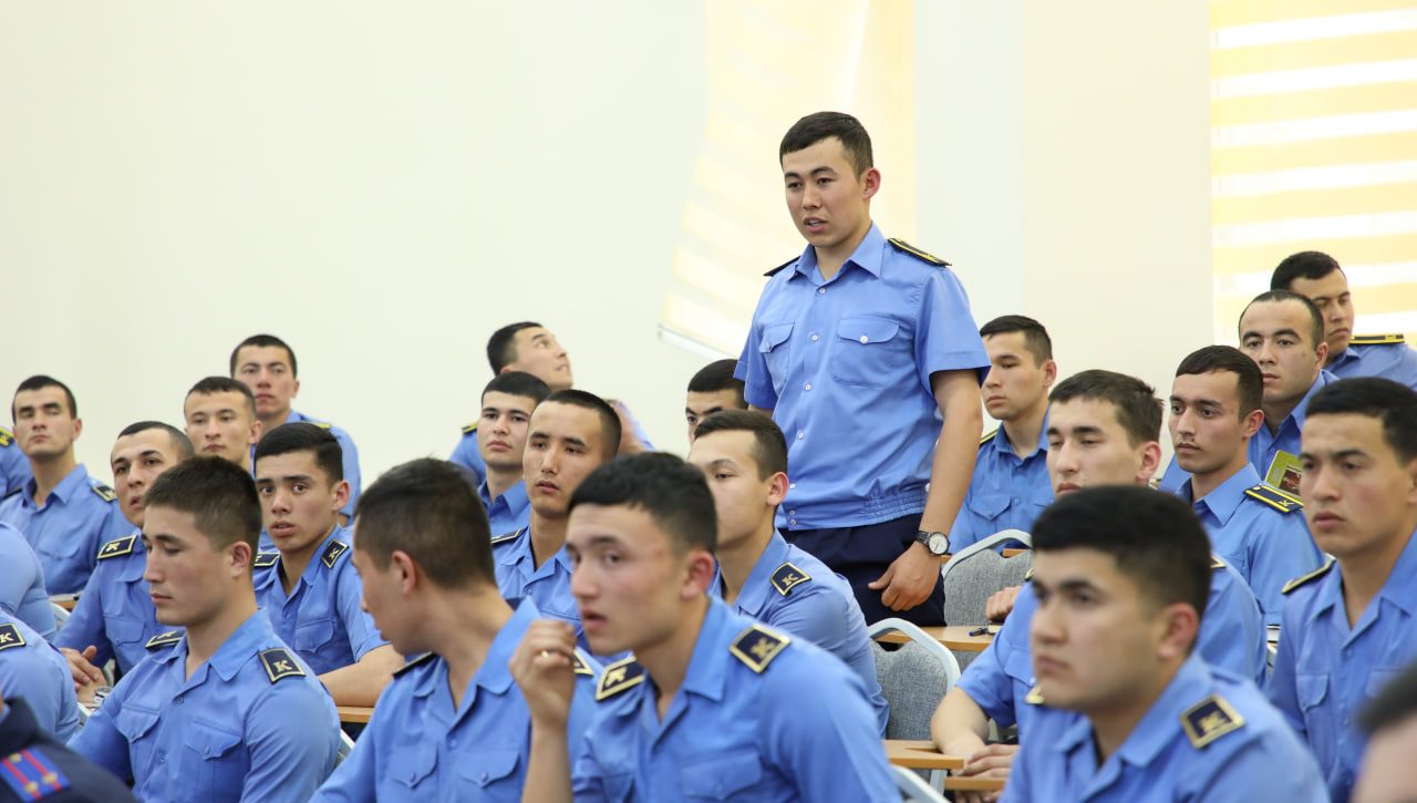 АКАДЕМИК ВА ЁШЛАР УЧРАШУВИ