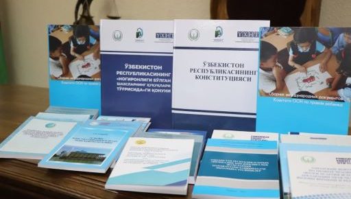 Национальный Центр Республики Узбекистан по правам человека подарил книги Юридической клинике Университета Мировой Экономики и Дипломатии