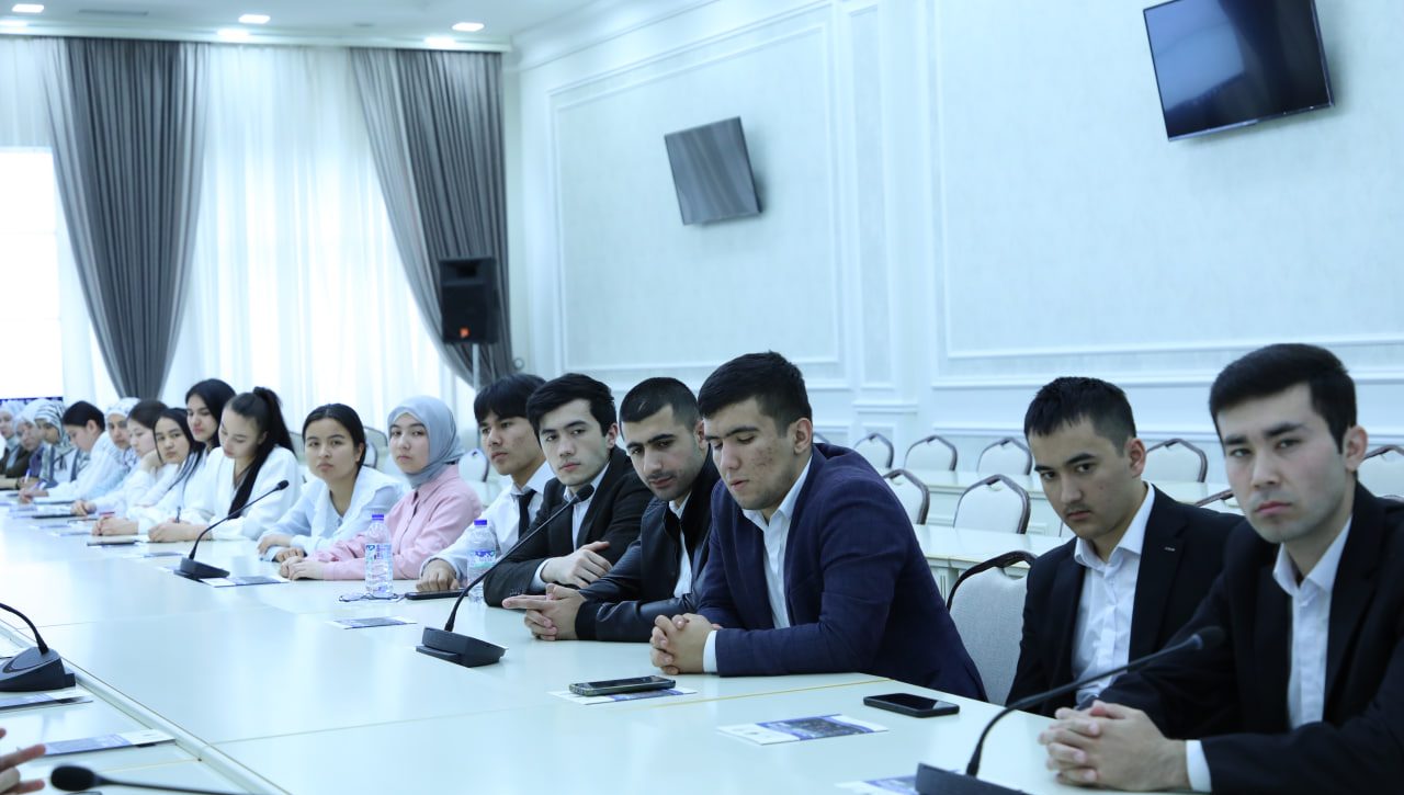 Дебат-клубнинг навбатдаги йиғилиши аёллар ҳуқуқларига бағишланди
