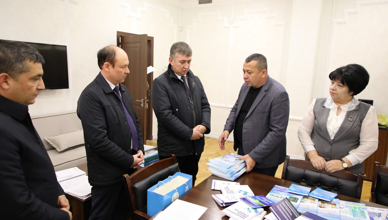 ЎЗБЕКИСТОН ТАРИХИ ДАВЛАТ МУЗЕЙИГА ҲУҚУҚИЙ НАШРЛАР СОВҒА ҚИЛИНДИ