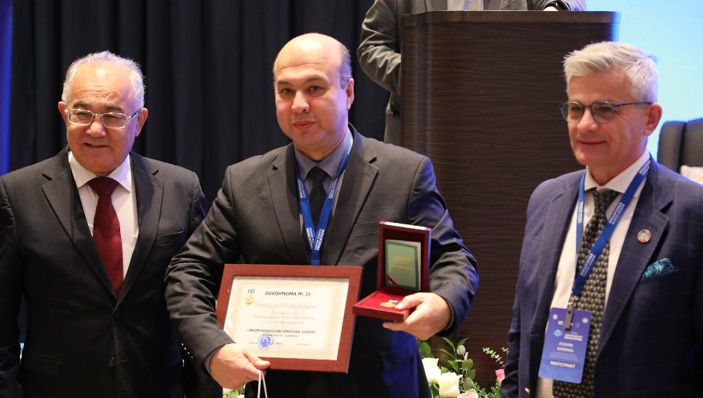 The badge "For the protection of human rights" was handed over to its owners
