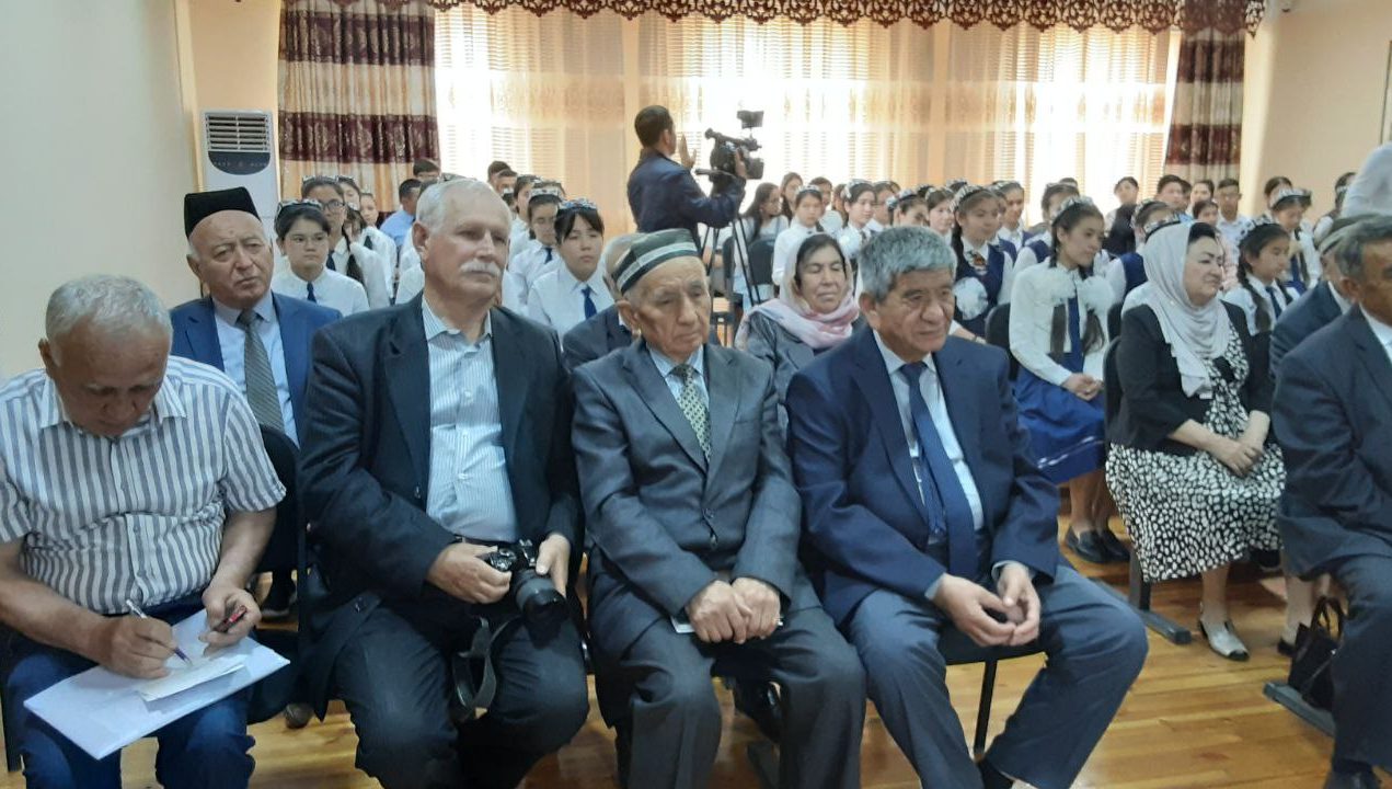 Жиззахдаги ижод мактабида “Уч авлод” учрашуви бўлди