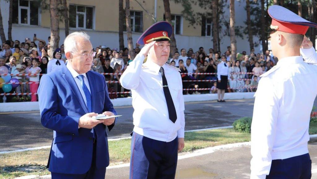 Академия битирувчиларига диплом ва ҳарбий унвон топширилди