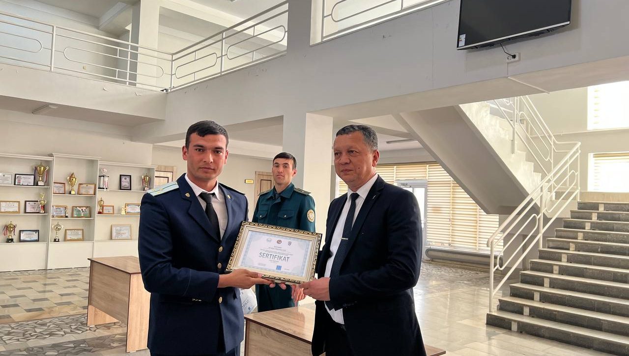 Бухоро: Қийноққа қарши кураш машғулотлари тингловчиларига сертификатлар топширилди