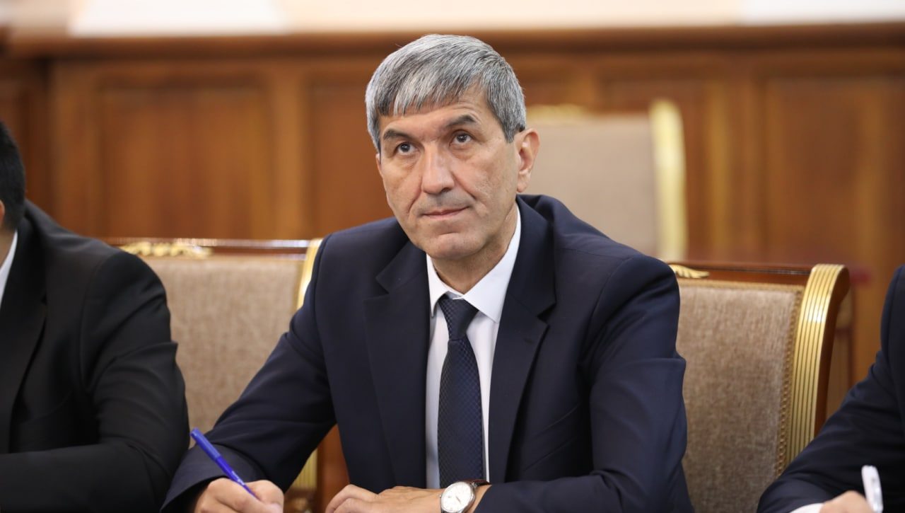 Ўзбекистон Республикаси Олий судида Ўзбекистон Республикаси Олий Мажлиси Қонунчилик палатаси Спикери биринчи ўринбосари, Ўзбекистон Республикаси Конституциясига ўзгартириш киритиш ва ташкилий чора-тадбирларни амалга ошириш юзасидан Конституциявий комиссия раиси, академик Акмал Саидов билан Бош қомусимизга киритилаётган янгиликлар, “Ўзбекистон Республикасининг Конституциясига ўзгартиш ва қўшимчалар киритиш тўғрисида”ги Ўзбекистон Республикаси Конституциявий қонуни лойиҳаси бўйича ўтказилаётган умумхалқ муҳокамалари моҳиятига бағишланган учрашув ташкил этилди.