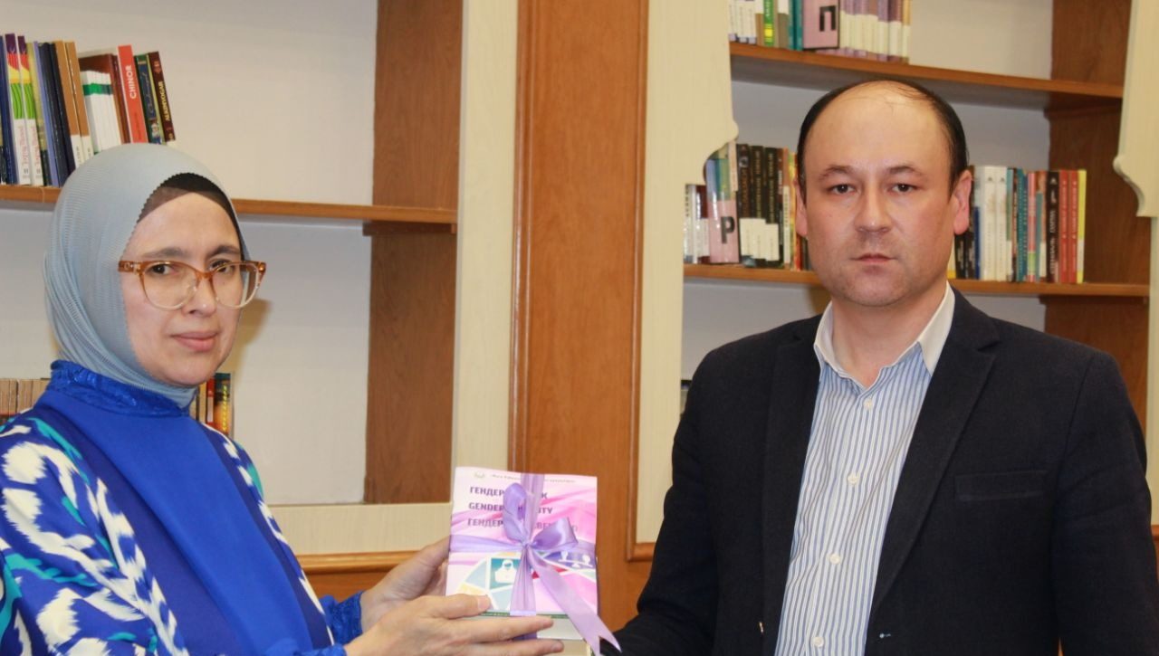 Инсон ҳуқуқлари бўйича Ўзбекистон Республикаси Миллий маркази томонидан юридик адабиётлар совға қилинди