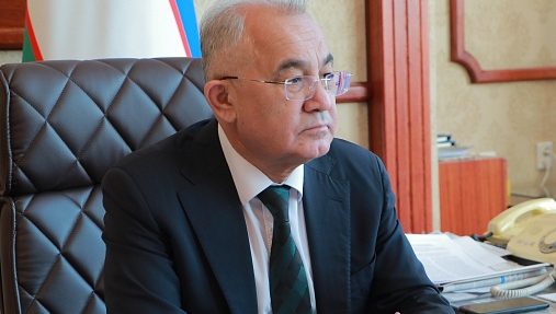 Рассмотрены вопросы демократии на национальном и международном уровнях