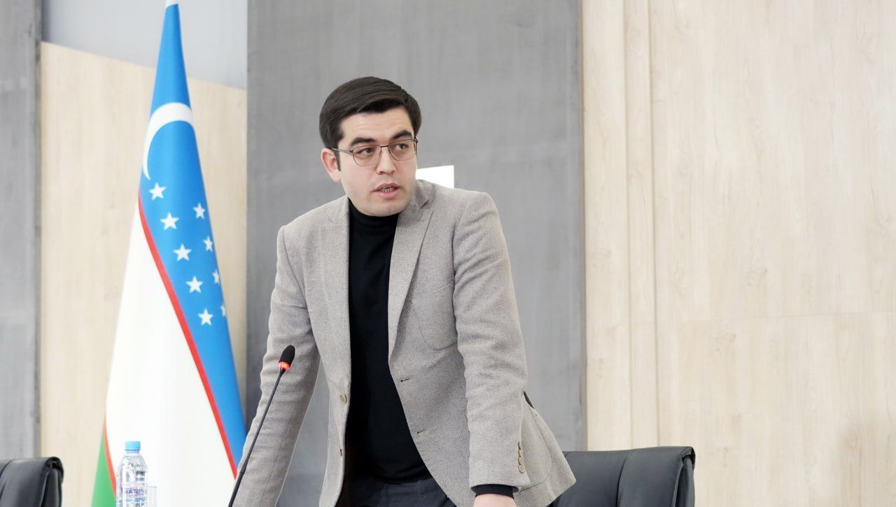 Хавфсизлик, коммунити ва муваффақият: Meta'дан матбуот котиблари учун тренинг