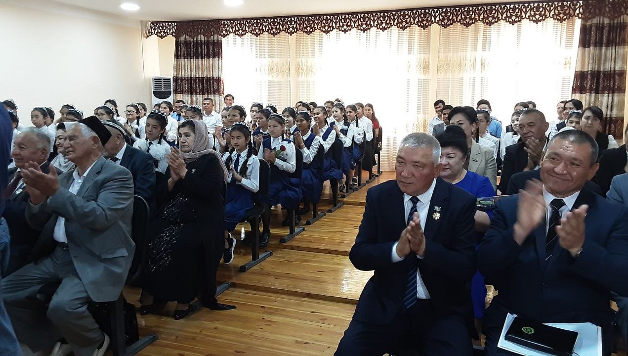 Жиззахдаги ижод мактабида “Уч авлод” учрашуви бўлди