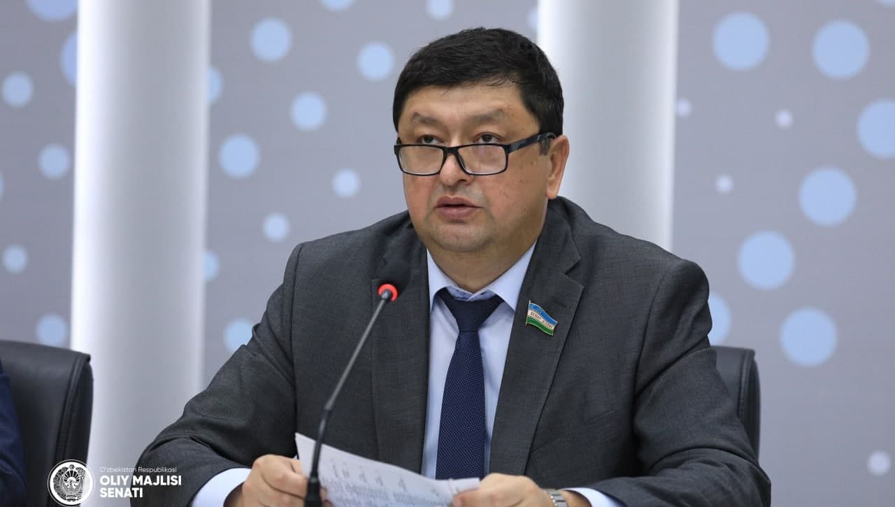 Перед пленарным заседанием прошло заседание комитета