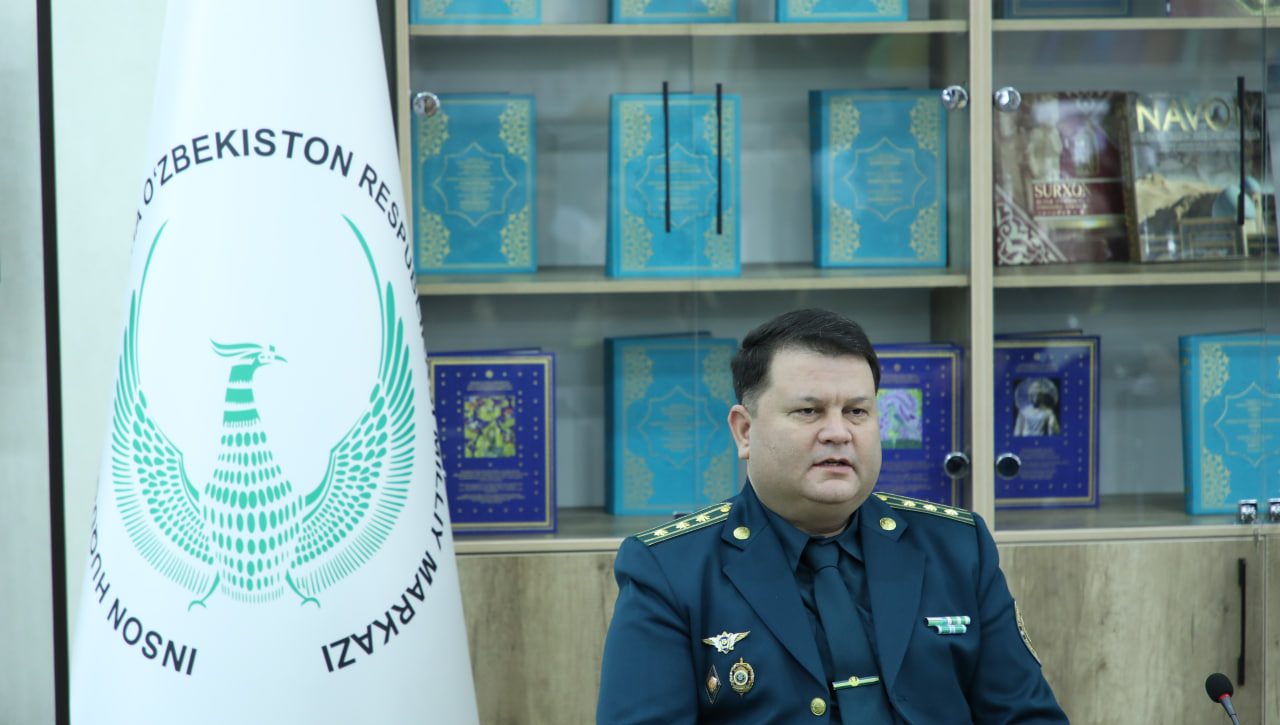 Инсон ҳуқуқларига оид адабиётлар тақдим этилди