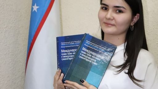 Национальный Центр Республики Узбекистан по правам человека подарил книги Юридической клинике Университета Мировой Экономики и Дипломатии