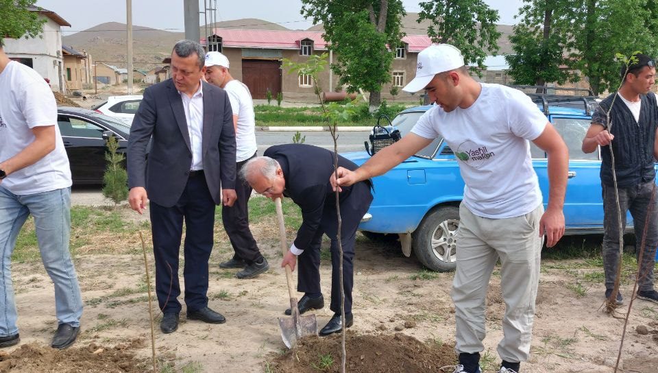 Акмал Саидов Жиззахдаги “Яшил макон” умуммиллий акциясида қатнашди