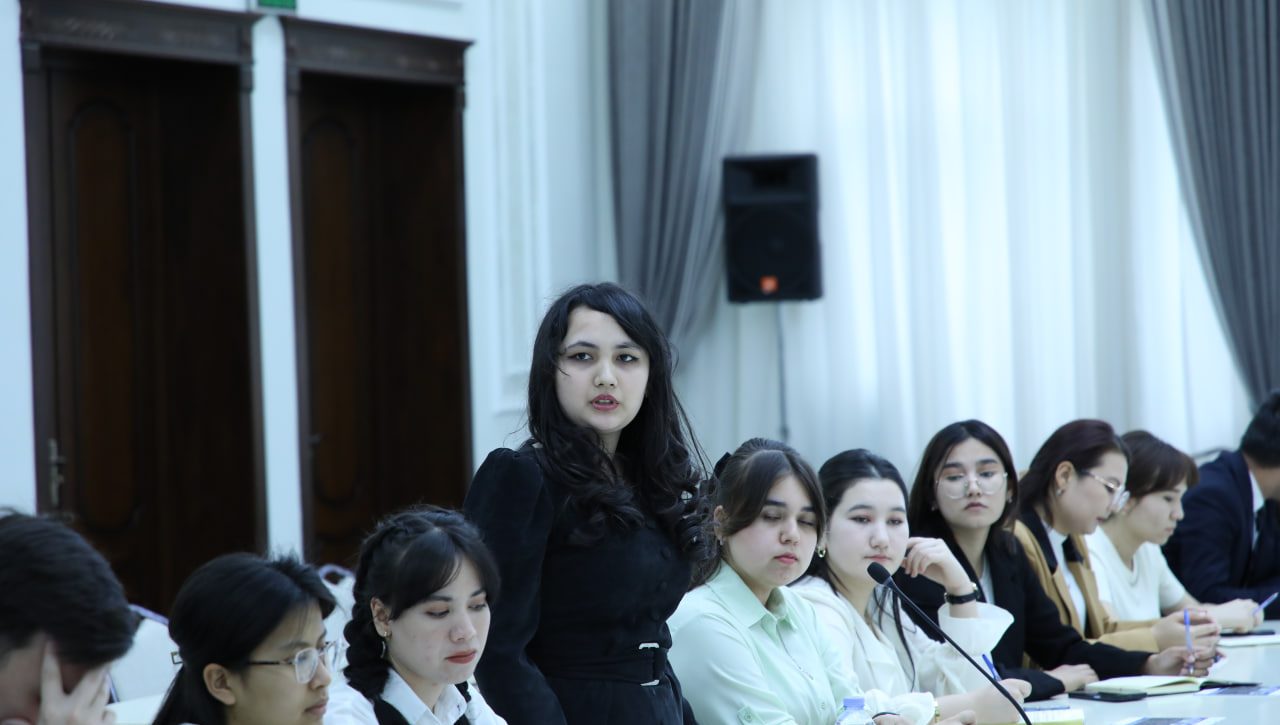 Дебат-клубнинг навбатдаги йиғилиши аёллар ҳуқуқларига бағишланди