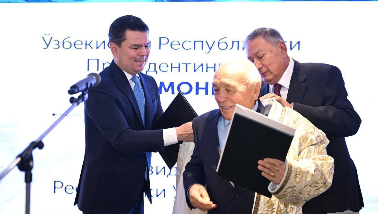 Ўзбекистон Республикаси Президентининг фармони билан Ўзбекистон таълим ва фан ходимлари касаба уюшмаси Республика кенгаши раисининг ўринбосари Джалилов Шухрат Илхамович Ўзбекистон Республикасининг Фахрий ёрлиғи билан мукофотланди