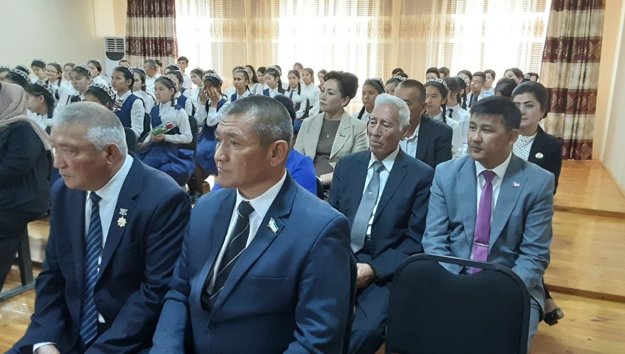 Жиззахдаги ижод мактабида “Уч авлод” учрашуви бўлди