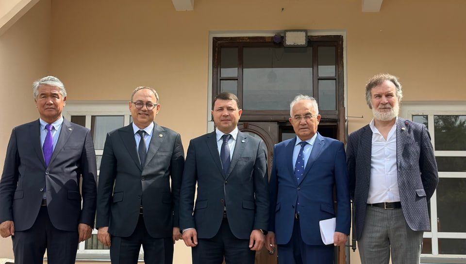 Қирғизистон Маданият вазирлигида Чингиз Айтматов хотирасига бағишланган  форум иштирокчилари билан мулоқот бўлди