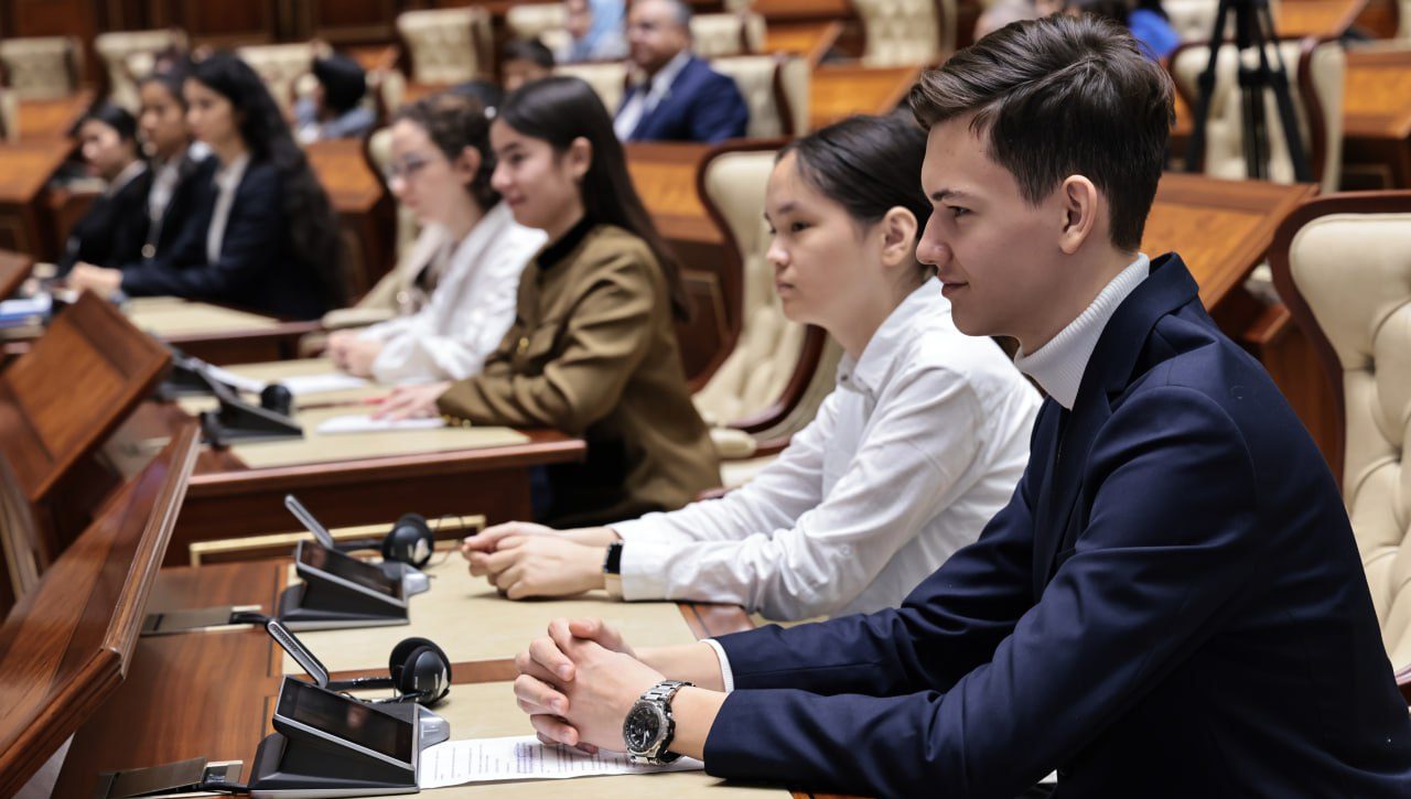 Работа в области прав ребенка обсуждалась с участием Председателя Сената