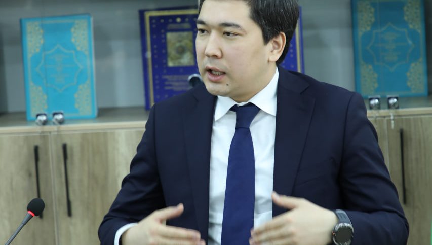Инсон ҳуқуқларига оид адабиётлар тақдим этилди