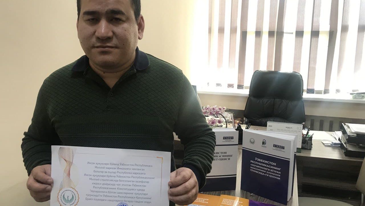 Брайл ёзувидаги ҳуқуқий нашрлар “Китобхонлик ҳафталиги” доирасида беғараз тарқатилди