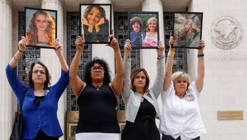 АҚШда Instagram va YouTube болалар руҳиятига зарар етказганликда айбланмоқда