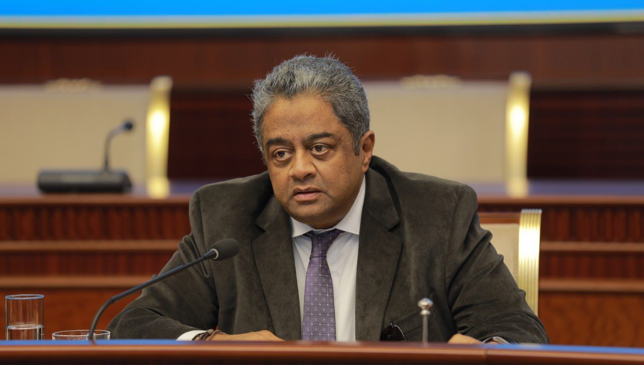Олий суд раиси Б. Исломов Ўзбекистонга ташриф буюрган БМТ Инсон ҳуқуқлари бўйича кенгашининг Муносиб турар-жой масалалари бўйича махсус маърузачиси Б. Раджагопал билан учрашди