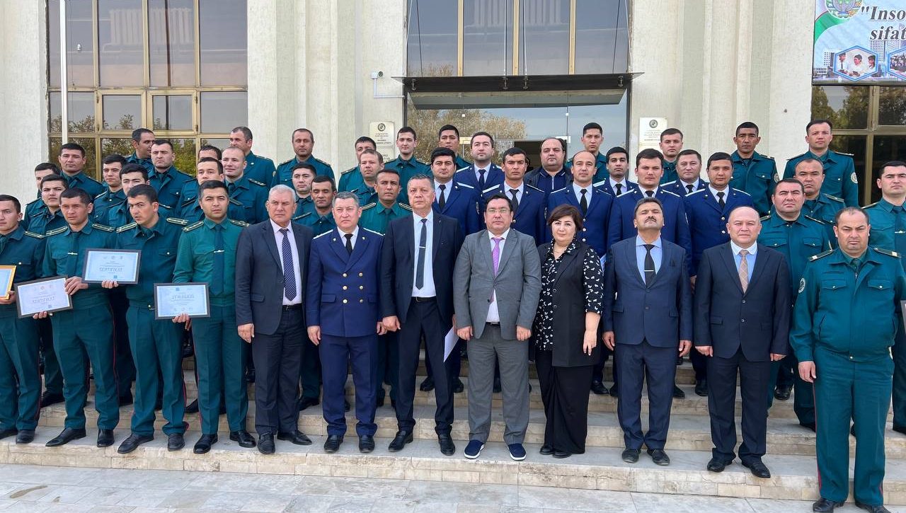 Бухоро: Қийноққа қарши кураш машғулотлари тингловчиларига сертификатлар топширилди