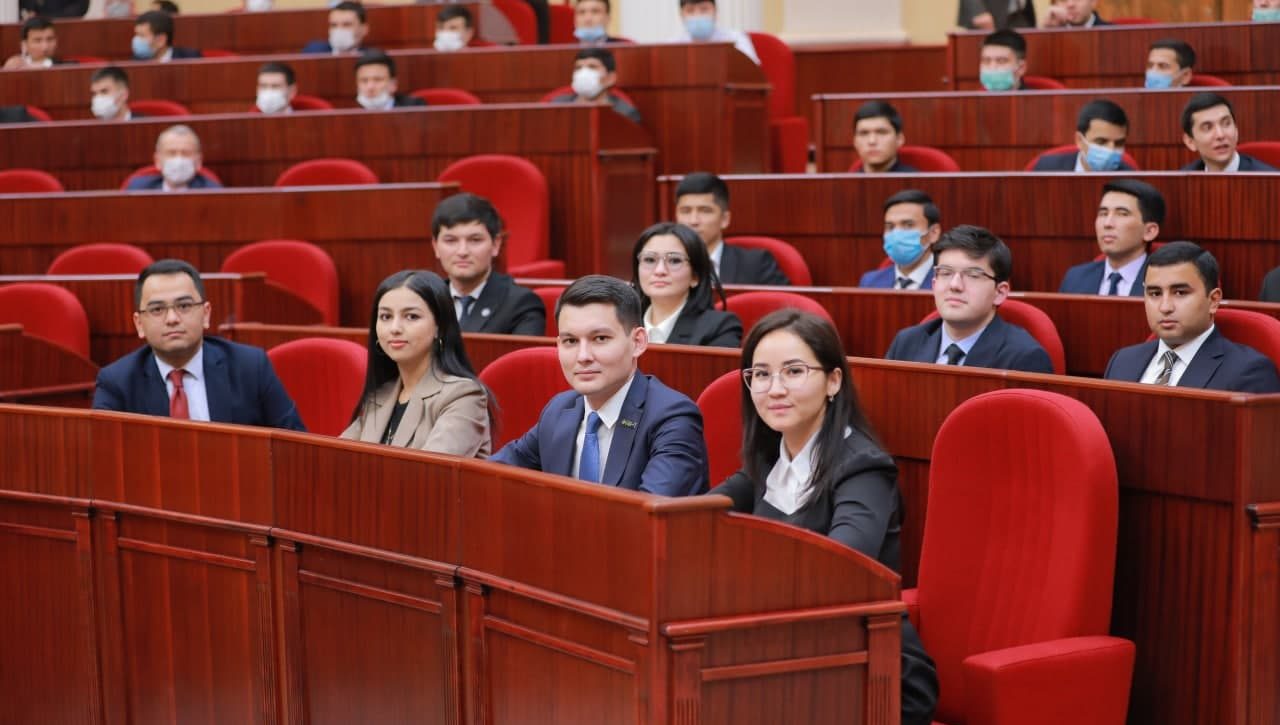 Миллий парламентаризмнинг шаклланиши ва ривожланишида Конституциянинг ўрни