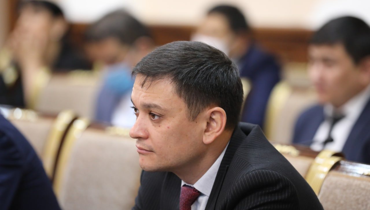 Ўзбекистон Республикаси Олий судида Ўзбекистон Республикаси Олий Мажлиси Қонунчилик палатаси Спикери биринчи ўринбосари, Ўзбекистон Республикаси Конституциясига ўзгартириш киритиш ва ташкилий чора-тадбирларни амалга ошириш юзасидан Конституциявий комиссия раиси, академик Акмал Саидов билан Бош қомусимизга киритилаётган янгиликлар, “Ўзбекистон Республикасининг Конституциясига ўзгартиш ва қўшимчалар киритиш тўғрисида”ги Ўзбекистон Республикаси Конституциявий қонуни лойиҳаси бўйича ўтказилаётган умумхалқ муҳокамалари моҳиятига бағишланган учрашув ташкил этилди.