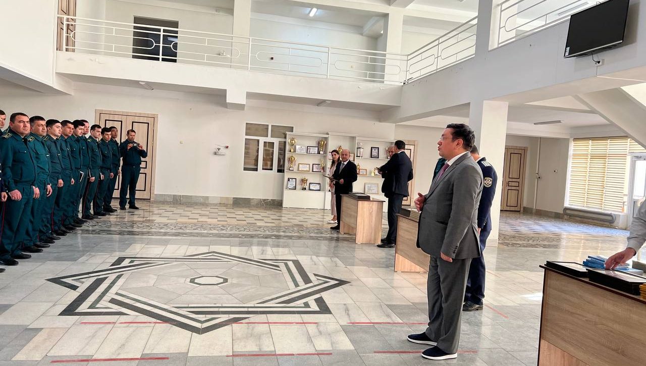 Бухоро: Қийноққа қарши кураш машғулотлари тингловчиларига сертификатлар топширилди