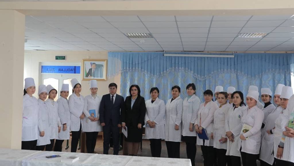 Мамлакатимизда шу кунларда «Инсон ҳуқуқлари ҳафталиги» ўтказилмоқда. Ҳафталик доирасида Чирчиқ тиббиёт коллежида «Судья ва ёшлар» учрашуви бўлиб ўтди. Учрашувда фуқаролик ишлари бўйича Чирчиқ туманлараро суди судьялари Шоира Эрметова, Қизлархон Ағзамова, Нозимжон Исмоилов, коллеж ўқитувчи ва ўқувчилари ҳамда ОАВ вакиллари иштирок этди.