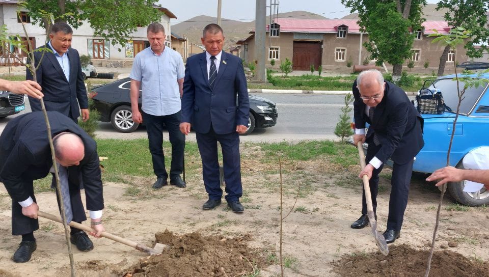 Акмал Саидов Жиззахдаги “Яшил макон” умуммиллий акциясида қатнашди