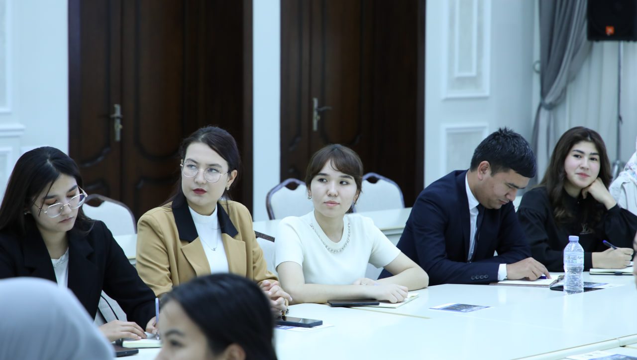Дебат-клубнинг навбатдаги йиғилиши аёллар ҳуқуқларига бағишланди