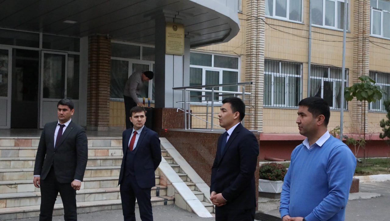 Конституция куни муносабати билан Давлат байроғи кўтарилди