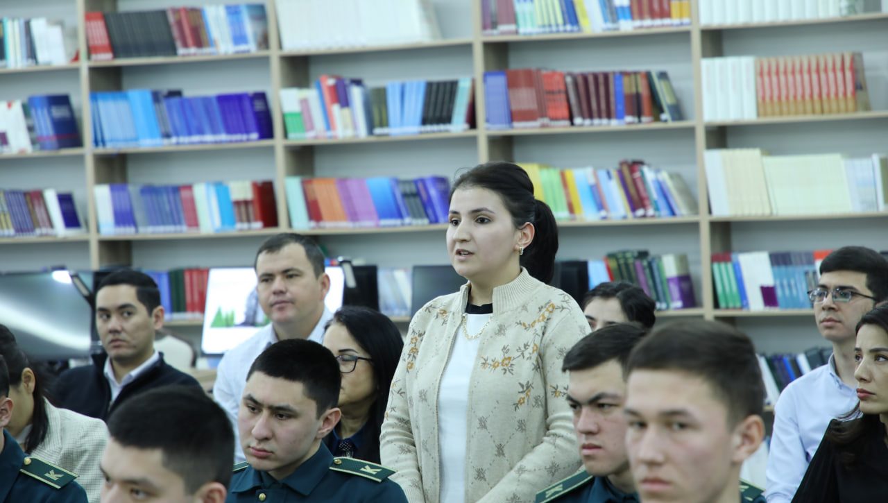 Инсон ҳуқуқларига оид адабиётлар тақдим этилди
