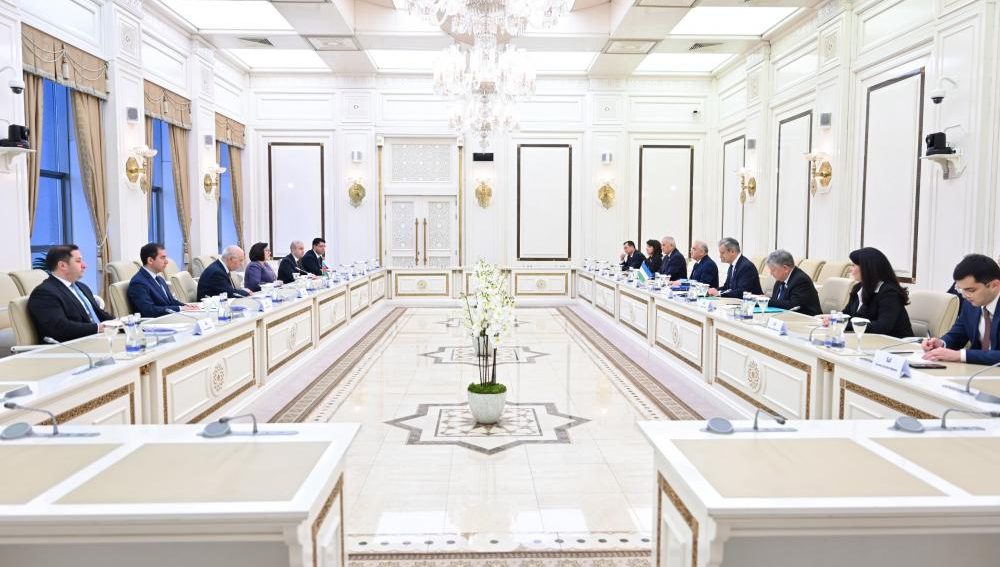 Azerbaijani parliament speaker holds meeting with Uzbek delegation